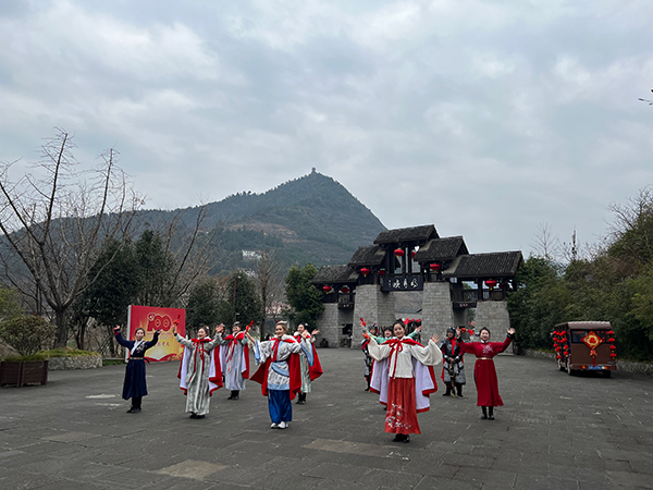 感受别样特色　广元朝天虎年春节文旅大餐精彩纷呈_fororder_明月峡的民俗文化表演