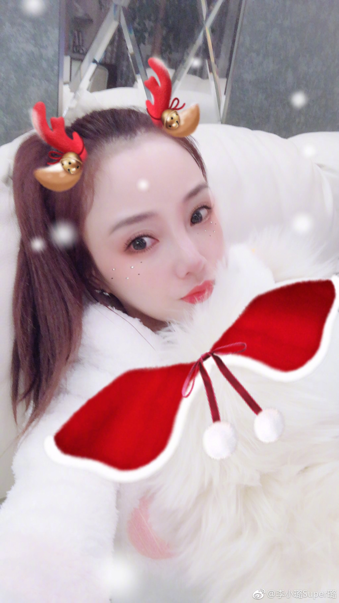 李小璐甜馨母女俩卖萌自拍 扮小鹿粉嫩可爱
