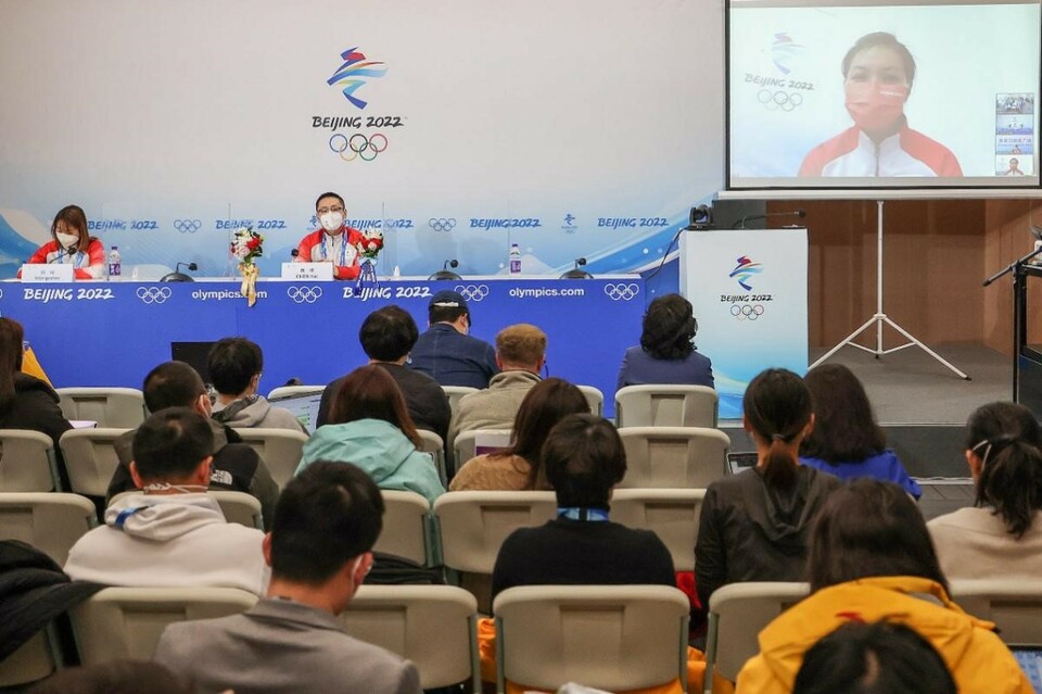 北京冬奥组委：颁奖广场会为特别节日营造特殊氛围 纪念版冰墩墩不对外销售