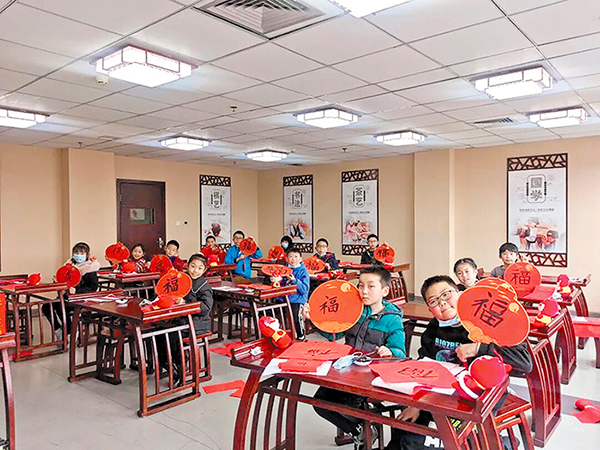 成都武侯区：提升公共文化服务 为幸福“加码”_fororder_成都市武侯区举办的传统文化进社区文化活动--供图--成都市武侯区委宣传部
