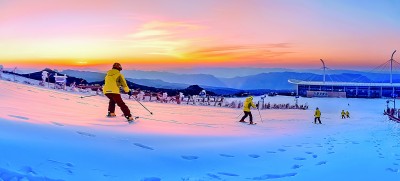 （中首）贵州六盘水：乌蒙山里的“南国冰雪城”