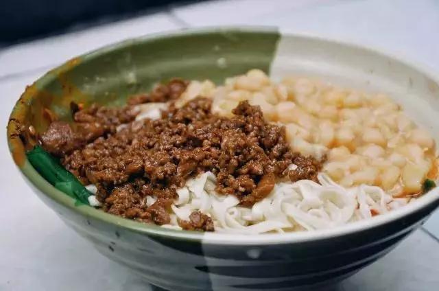 【环保视点专题　绿色美食　图文摘要】这些超美味的豌杂面 令无数人为之"疯狂"