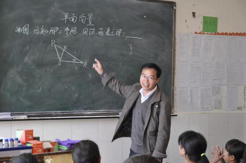急稿 备注:人名已核实(供稿 本网专稿 三吴大地南京 移动版)助力教育振兴 “海安舅舅”远赴云南宁蒗支教31载结硕果(列表页标题)“海安舅舅”远赴云南宁蒗支教31载结硕果(条目标题)“海安舅舅”远赴云南宁蒗支教