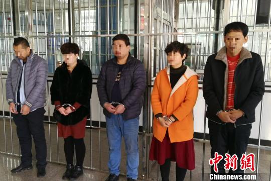 【法治 主推】【滚动新闻】【地市 泉州】（摘要：今年11月，他和几个朋友筹款600万元(人民币，下同)，与天津一“老板”达成借款合同，向其借款1800万。本欲配资2400万炒股的翁先生没想到，钱汇入对方股票账户后，对方突然以“违反合同”为借口，将钱全部从股票账户转走，随后“失联”。）泉州一股民筹600万欲配资炒股被骗 警方千里缉捕追回钱款