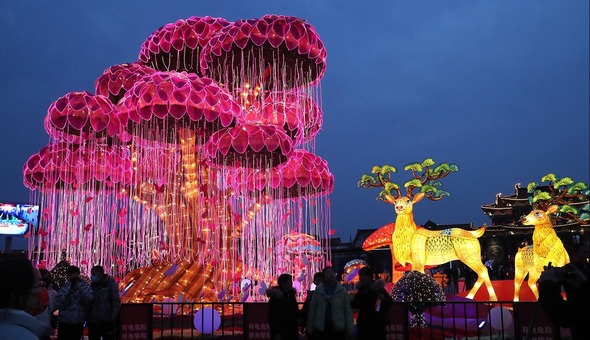 河南开封：火树银花不夜天