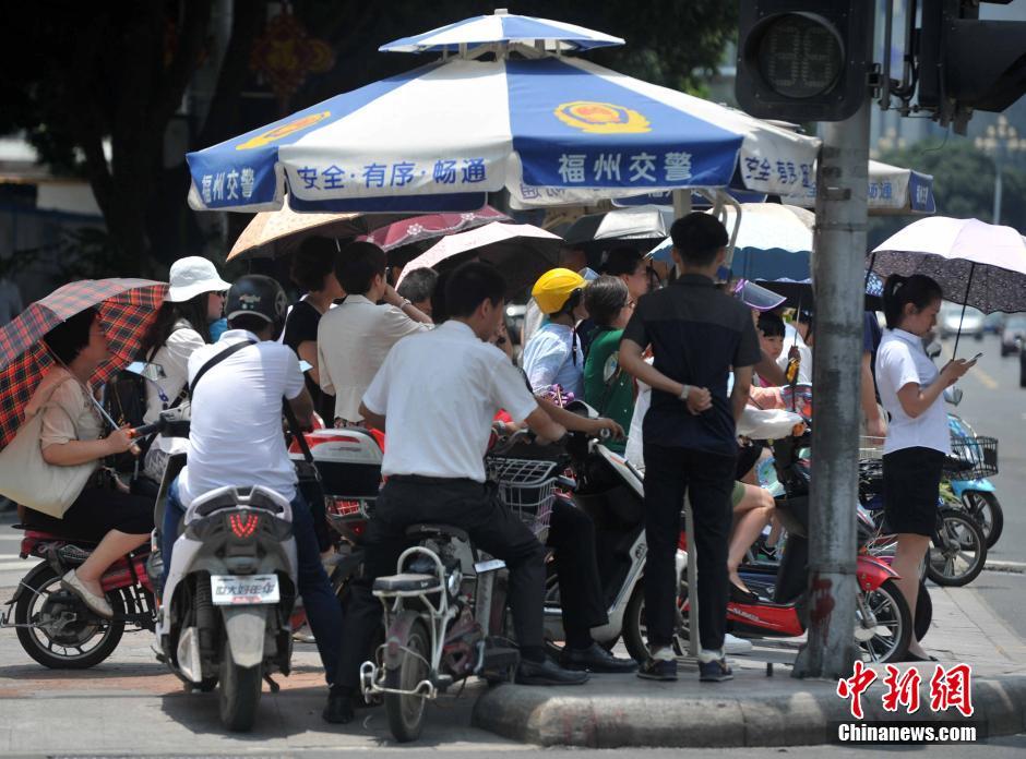 “火炉”福州迎来高温天气 最高达38℃