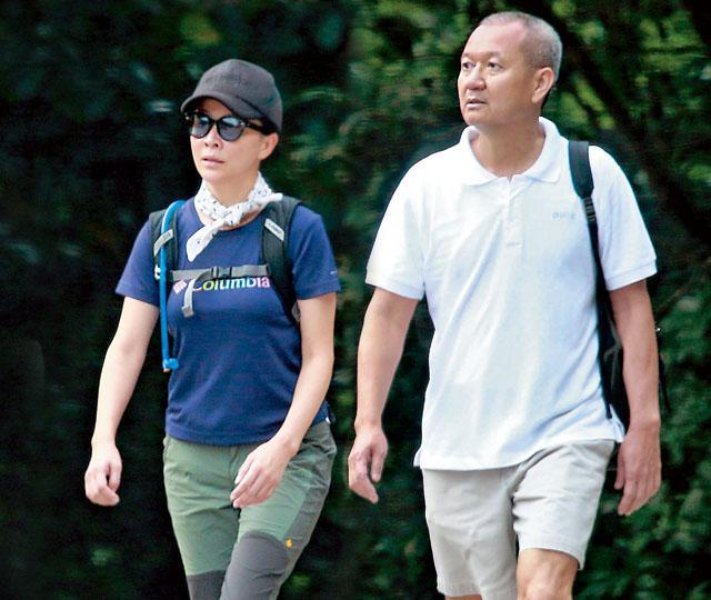 刘嘉玲替老公梁朝伟哄婆婆 曝梁朝伟刘嘉玲实为“形婚”
