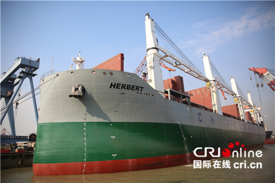 中波轮船公司世界载重吨位最大多用途重吊船投运_fororder_4