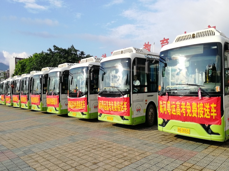 图片默认标题_fororder_汕尾粤运高考“爱心接送车”已准备就绪（杨鹏程摄）