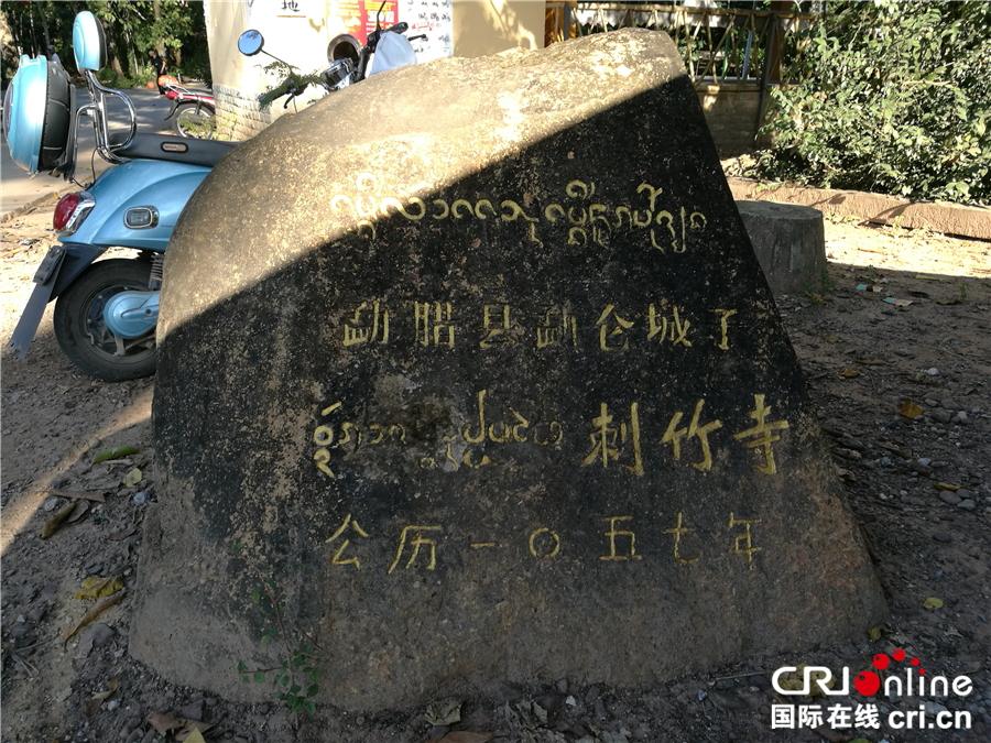 图片默认标题_fororder_傣族村寨村村有寺庙（台林珍拍摄）_副本