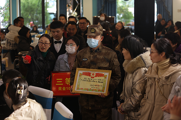双喜临门！成都崇州95后小伙婚礼现场喜提立功喜报_fororder_微信图片_20220222094602