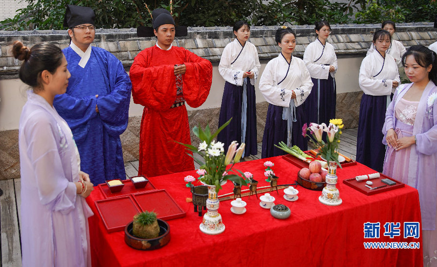 福州鳌峰坊状元道开街