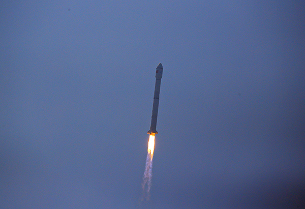 （内附相关链接）50万米高空看大运 “大运号”卫星成功发射_fororder_“大运号”发射升空-供图-成都大运会执委会