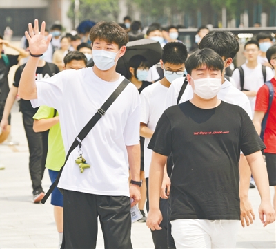 【城市远洋】河南高考首日报平安 实现“安全平稳有序”