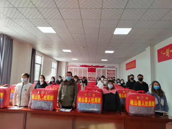 宝鸡岐山县：“点对点”输送到岗 “手拉手”促进就业_fororder_图片2