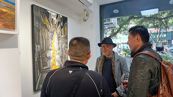 成都街头“小画廊” 烟火气里国际范_fororder_画展现场1-摄影-廖宇