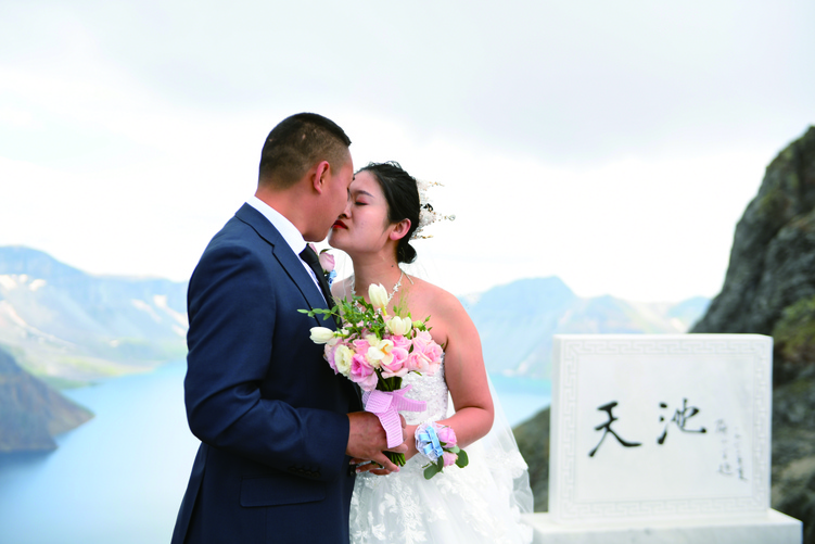 长相守 到白头——长白山为50 对“最美逆行者”举办终生难忘的“高山婚礼”