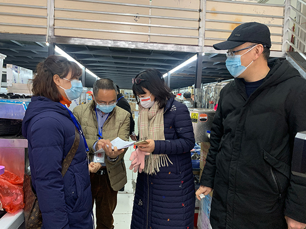 简阳：全覆盖检查燃气具经营单位 确保燃气具质量安全_fororder_检查燃气具现场-供图-简阳市委宣传部