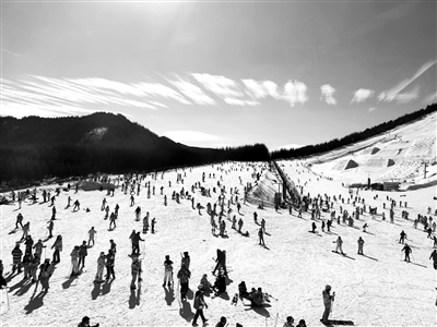 各地冰雪运动高质量发展——因地制宜 湖北打造冰雪运动南展示范区