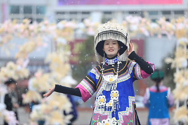 凉山越西：文艺活动丰富多彩 民俗表演年味十足_fororder_DQ1A8715