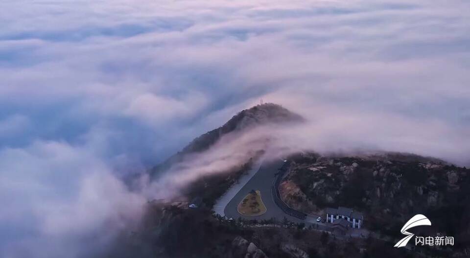 五莲山迎来春日第一场云海 锦锈山川宛若仙境