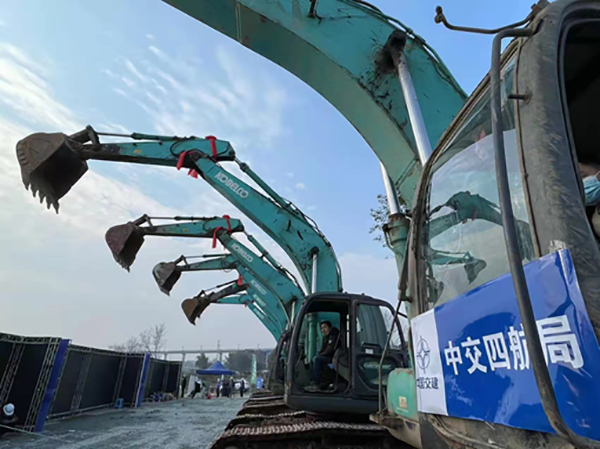 四川南充：川东北最大会展产业园动工建设_fororder_开工仪式机械作业现场-供图-中交四航局