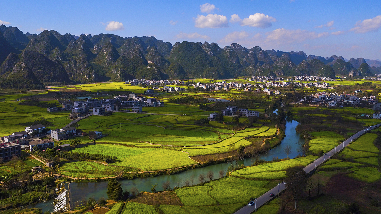 （中首）兴义万峰林：春来花好正当游