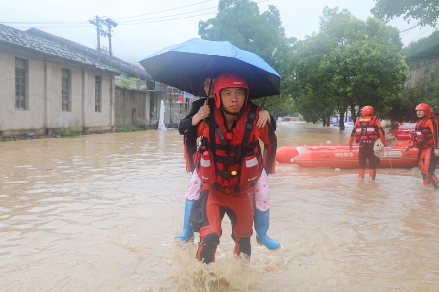 暴雨侵袭武夷山 福州消防紧急增援施救已转移243人