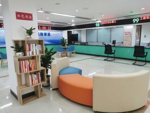 广东省江门市新会区政务服务大厅里的“她”力量