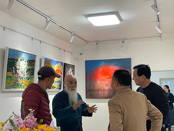 成都街头“小画廊” 烟火气里国际范_fororder_画展现场2-摄影-廖宇