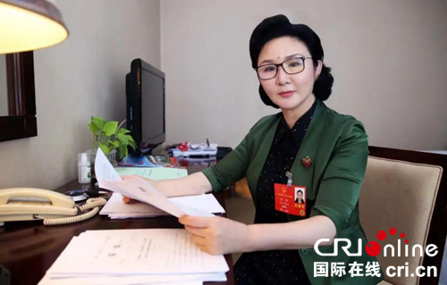 全国人大代表秦和：系统实施传统文化教育 赋予乡村学校更多功能_fororder_图片1_副本0310
