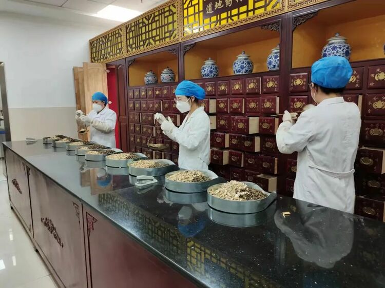（转载）眉县：熬制中药汤剂 助力疫情防控