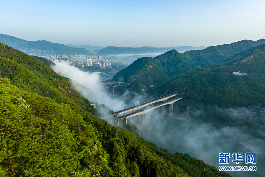 【“飞阅”中国】八桥叠翠嘉陵江 景观台赏云瀑景