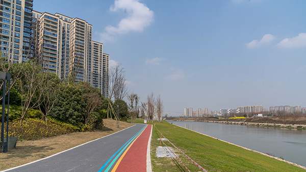 成都双流：群众点赞 江安河沿河环境整治见成效_fororder_花样年家天下小区-供图-成都市双流区委宣传部