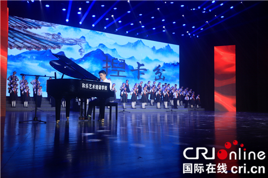 【湖北】【CRI原创】张富清同志先进事迹原创文艺作品在恩施来凤集中展演