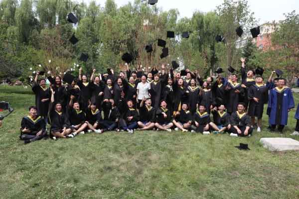 长春理工大学举办毕业生植树纪念活动