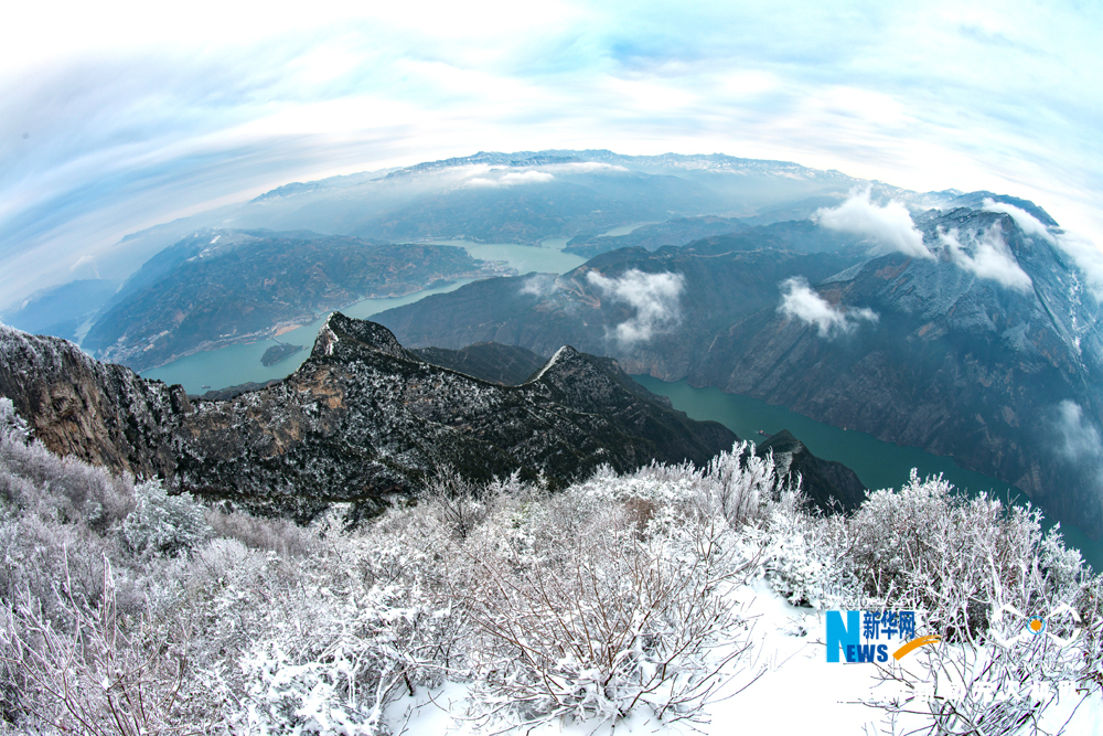 航拍瞿塘峡初雪 琼枝玉树景象壮美