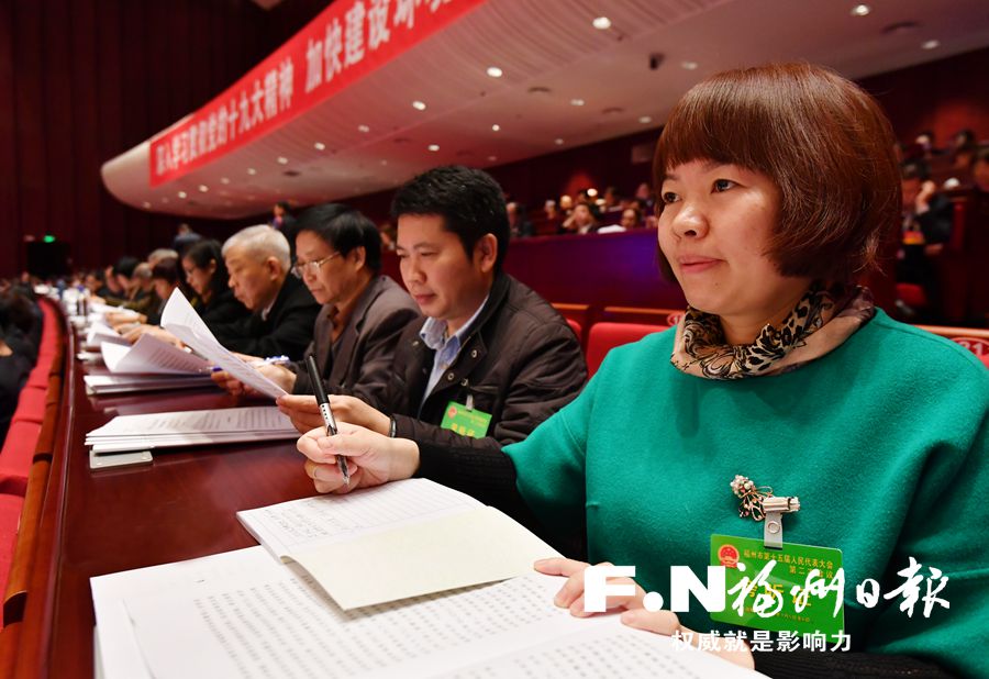 【焦点图】【地市福州】人代会旁听公民为福州发展建言献策