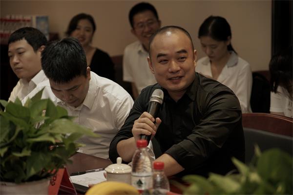 重庆：政企学界大咖“拍了拍”大渡口 论道区域高质量发展