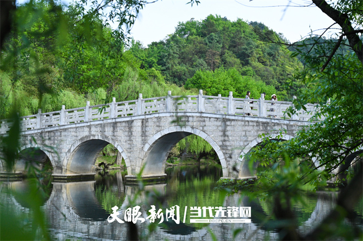（中首）贵阳花溪十里河滩：人间最美四月天 踏青游玩正当时