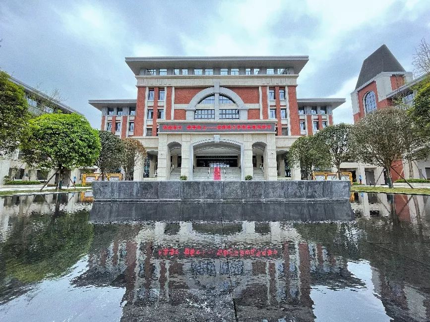 （转载）成都英才学校高中段今年秋季开启！面向全国引进高中优秀教师