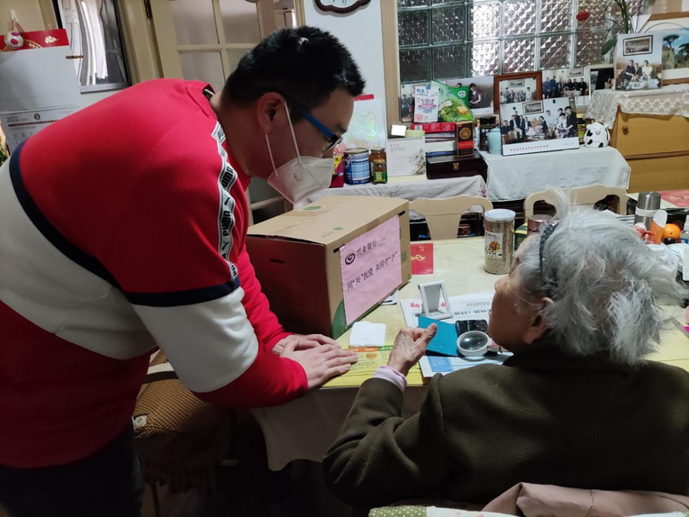 抗“疫”一线党徽闪 同“兴”协力克时艰 兴业银行上海分行积极践行社会责任 守“沪”抗疫力量_fororder_【兴业银行 财智频道 资讯列表】抗“疫”一线党徽闪 同“兴”协力克时艰丨兴业银行上海分行积极践行社会责任 守“沪”抗疫力量830