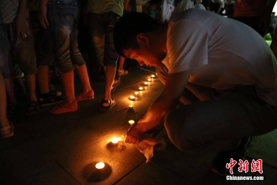 “最美教师”蒋国珍追悼会 数千民众自发悼念