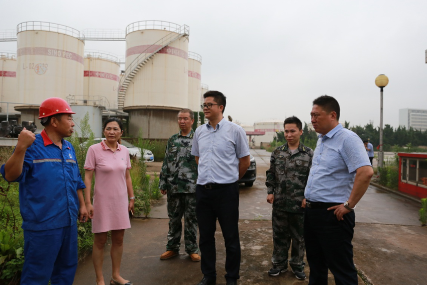 （B 社会广角列表 三吴大地南通 移动版）风雨中彰显责任担当 南通崇川任港街道在行动