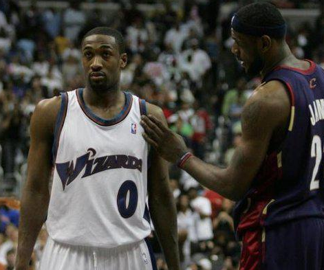 NBA嘴炮事件：詹皇疑喷库里 KG秘语激怒甜瓜