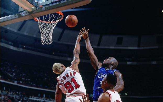 NBA嘴炮事件：詹皇疑喷库里 KG秘语激怒甜瓜