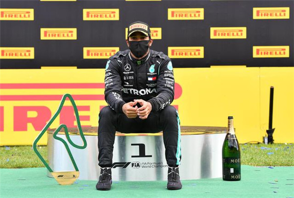 F1的“抗疫日常”：集装箱里办公、车队定制口罩
