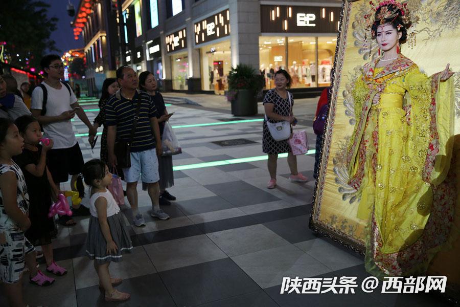 大唐不夜城夏夜旅游热度高，免费文化消费成亮点
