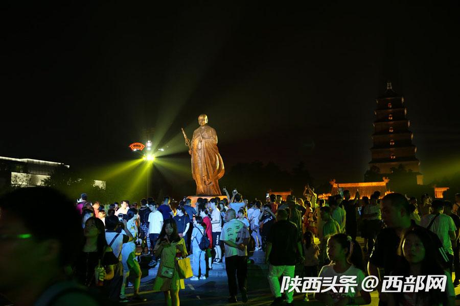 大唐不夜城夏夜旅游热度高，免费文化消费成亮点