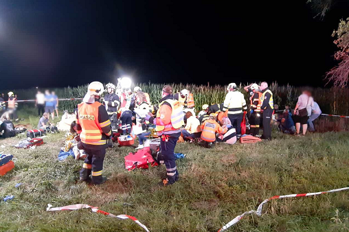 捷克再次发生火车相撞事故 已致31人受伤